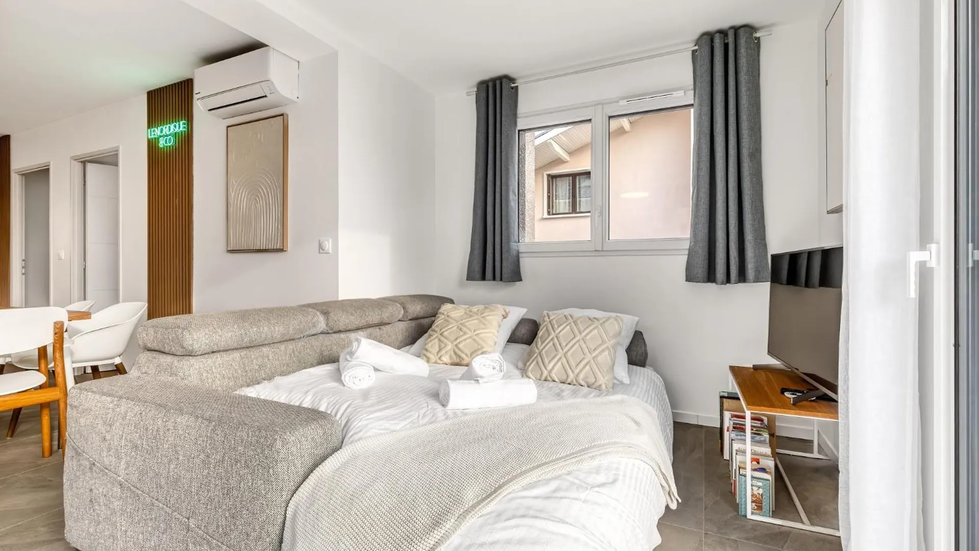 Le Nordique II - Jolie Vue - Clim - Netflix Apartment Aix-les-Bains 0*,  France